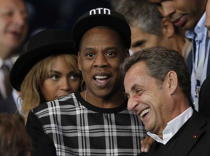 Jay Z e sua moglie Beyonce, con Sarkozy in tribuna al Parco dei Principi per assistere a Psg-Barcellona. LaPresse